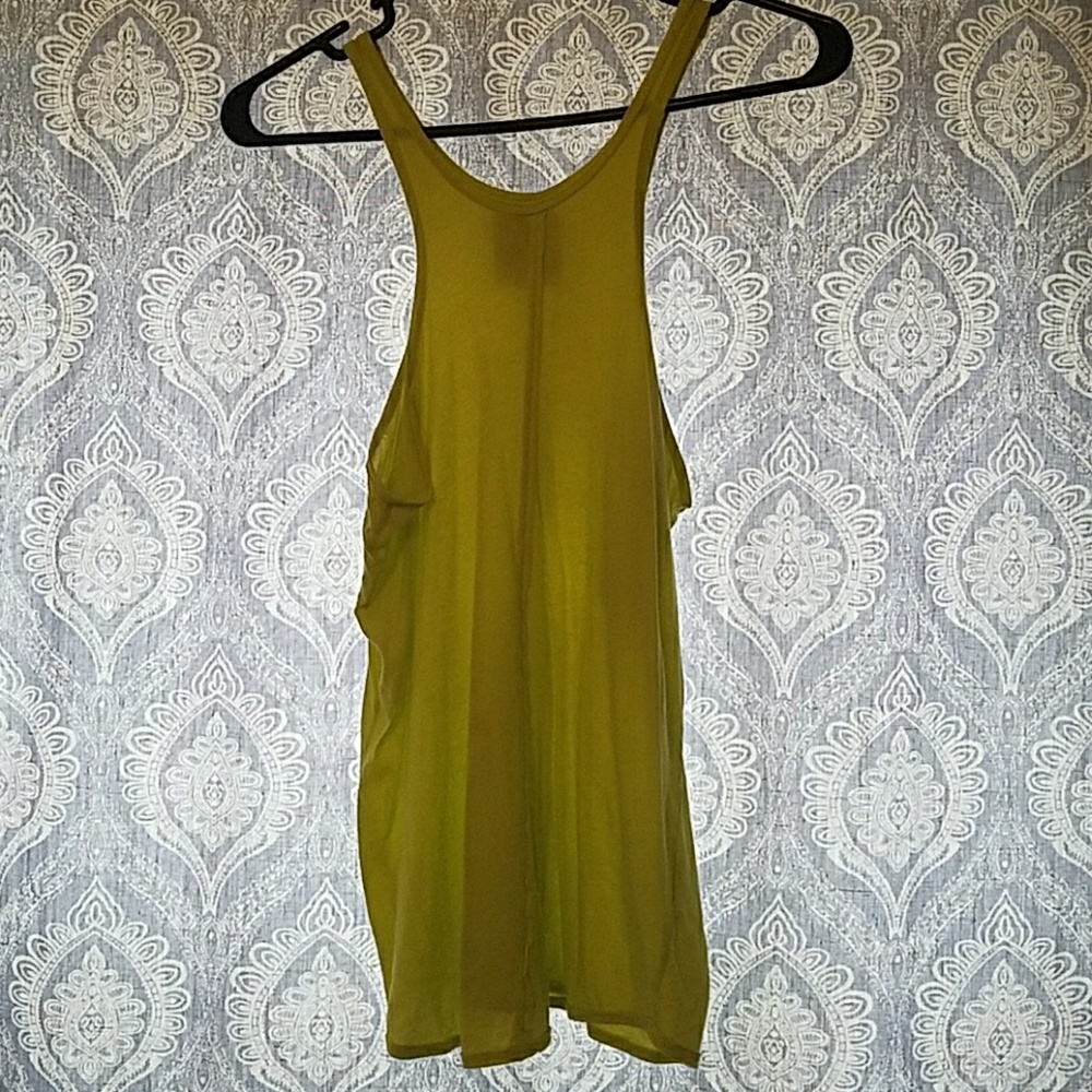 🚫 SOLD 🛇 Green racerback tank